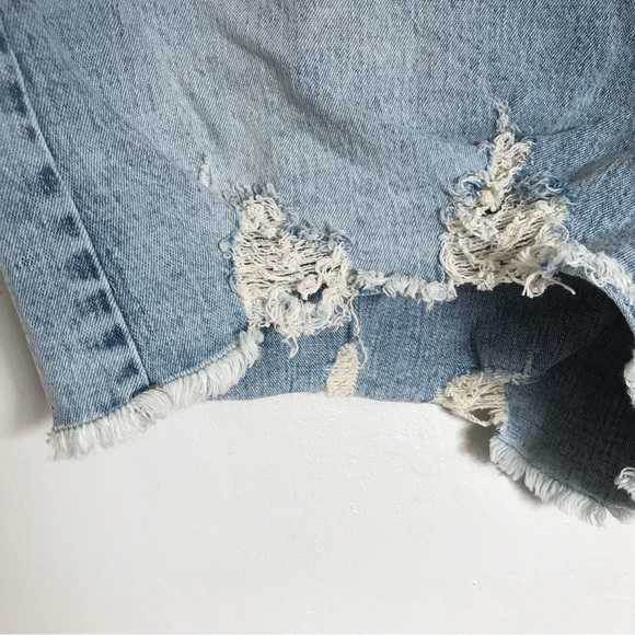 Good American Distressed Button Fly Bombshell Shorts Size 18 NWT - Picture 6 of 15